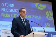 prof. PRz G. Masłowski, przewodniczący forum,