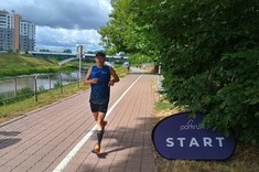 Jan Rzucidło na finiszowych metrach biegu ParkRun