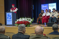 Dr hab. inż. L. Gniewek, prof. PRz,
